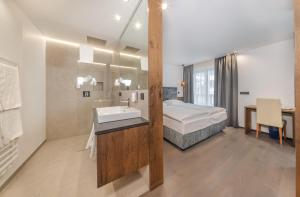 Postel nebo postele na pokoji v ubytování Hotel Hell