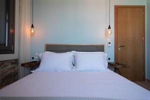 Villa Samos - Renovated stone villa with private pool- 2 min from the sea!客房内的一张或多张床位
