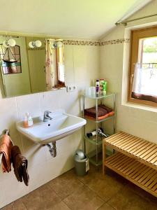 A bathroom at Haus Illmau