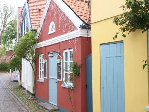 a row of colorful houses on a street at Kajüthus Apartment 2 in Fehmarn