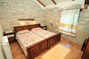 Postel nebo postele na pokoji v ubytování Family friendly house with a swimming pool Zgrabljici, Central Istria - Sredisnja Istra - 3353