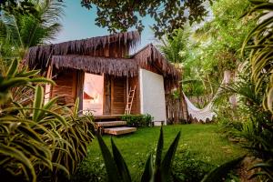 a small house in the middle of a garden at La Cozinha Bungalow in Barra Grande