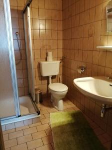 Koupelna v ubytování 2 Zimmerwohnung mit Küche u. Bad + 10 fotografií