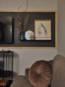 TV a/nebo společenská místnost v ubytování Secret Garden Apartment