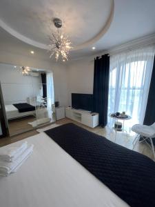 Ami Residence Bucharest Airport,Therme&FREE PARKING Otopeni客房内的一张或多张床位