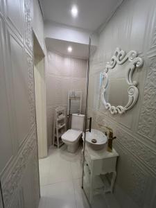 Ami Residence Bucharest Airport,Therme&FREE PARKING Otopeni的一间浴室