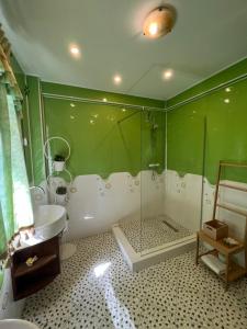 Ami Residence Bucharest Airport,Therme&FREE PARKING Otopeni的一间浴室