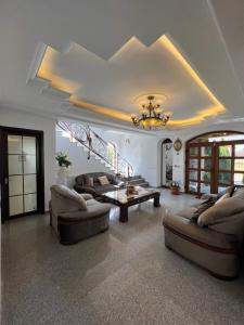 Ami Residence Bucharest Airport,Therme&FREE PARKING Otopeni的休息区