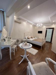 Ami Residence Bucharest Airport,Therme&FREE PARKING Otopeni客房内的一张或多张床位