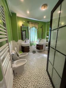 Ami Residence Bucharest Airport,Therme&FREE PARKING Otopeni的一间浴室