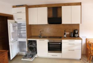 Dapur atau dapur kecil di Ferienwohnung Mariner Inzing