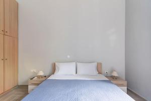 Säng eller sängar i ett rum på Athens Kerameikos Neoclassical House