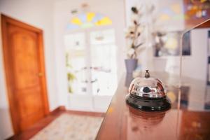 a tea pot sitting on a counter in a room at Hostal Azul in La Antilla