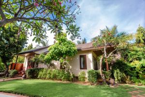 Κήπος έξω από το Bao Quynh Bungalow