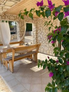 Patio alebo iná vonkajšia časť ubytovania Villa Androcec
