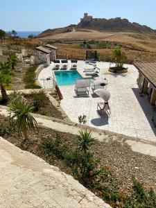 The swimming pool at or close to Bella Vista