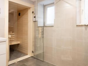 Ein Badezimmer in der Unterkunft Das Sellin - Auszeit mit eigenem Seezugang und Sonnengarten