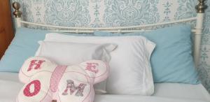 Voodi või voodid majutusasutuse Farnham House toas