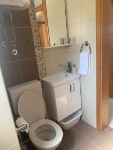 Bilik mandi di Apartments D&D