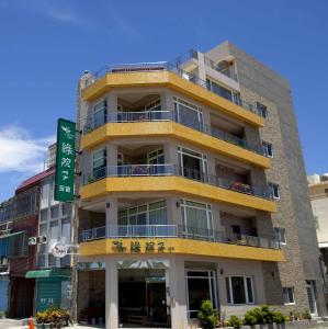 El edificio en el que está el bed and breakfast