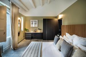 a bedroom with a bed and a desk in a room at Donna Carmela Resort & Lodges in Riposto