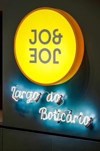 Majutusasutuses JO&JOE Rio de Janeiro Largo do Boticario olev sertifikaat, autasu, silt või muu dokument
