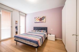 A bed or beds in a room at La Casa di Edo - WiFi Parking free