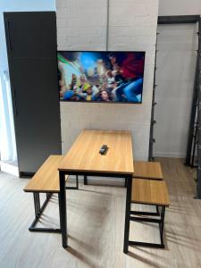 Televízia a/alebo spoločenská miestnosť v ubytovaní Vip Apartments Valencia