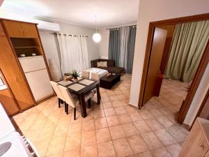 A kitchen or kitchenette at CW Flat