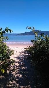 a sandy beach with the ocean in the background at Casa Damasco in Florianópolis