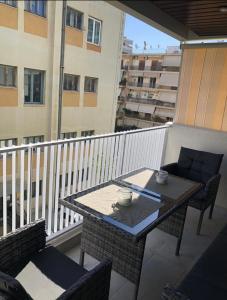 Balkón alebo terasa v ubytovaní Lovely Faliro Apartment next to the sea.