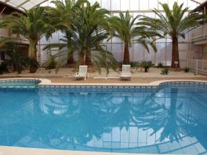Bazén v ubytování Hotel Algorfa nebo v jeho okolí