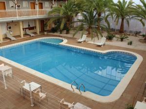 Bazén v ubytování Hotel Algorfa nebo v jeho okolí