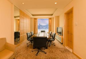 A television and/or entertainment centre at Harbour Plaza Metropolis