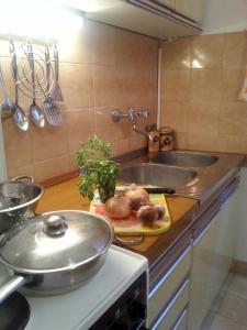 Кухня или кухненски бокс в Apartment Milna 5242a