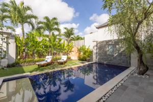 a swimming pool in the backyard of a villa at Bali Voyage in Seminyak