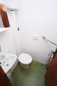 Koupelna v ubytování Holiday house with WiFi Okrug Gornji, Ciovo - 5253