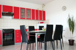 Fotografie z fotogalerie ubytování Apartments with a parking space Podstrana, Split - 5250 v destinaci Podstrana