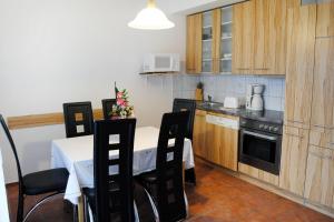 Kuchyň nebo kuchyňský kout v ubytování Apartments with a parking space Jadranovo, Crikvenica - 5285