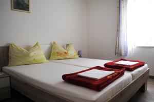 Postel nebo postele na pokoji v ubytování Apartments with a parking space Jadranovo, Crikvenica - 5285