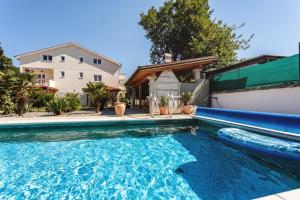 Fotografie z fotogalerie ubytování Family friendly apartments with a swimming pool Sveti Anton, Krk - 5291 v destinaci Malinska