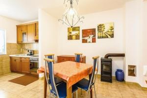Fotografie z fotogalerie ubytování Family friendly apartments with a swimming pool Sveti Anton, Krk - 5291 v destinaci Malinska