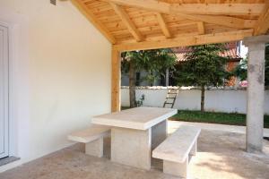 Fotografie z fotogalerie ubytování Family friendly apartments with a swimming pool Sveti Anton, Krk - 5291 v destinaci Malinska