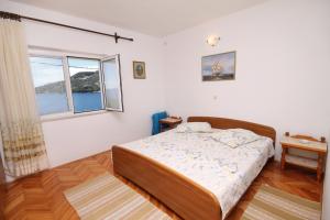 Posteľ alebo postele v izbe v ubytovaní Apartments by the sea Drasnice, Makarska - 5265