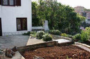 Zahrada ubytování Double Room Vrbnik 5301b