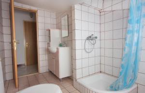 Kúpeľňa v ubytovaní Apartments and rooms with parking space Vrbnik, Krk - 5302 + 21 fotografií
