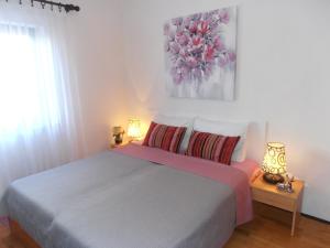 Łóżko lub łóżka w pokoju w obiekcie Apartments with parking spaces Sveti Anton, Krk - 5288