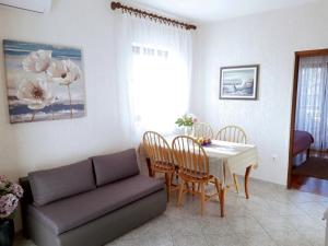 Część wypoczynkowa w obiekcie Apartments with parking spaces Sveti Anton, Krk - 5288