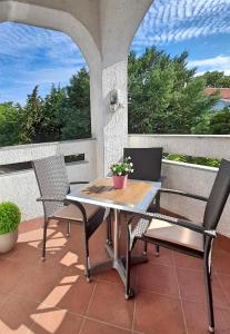 Balkon lub taras w obiekcie Apartments with parking spaces Sveti Anton, Krk - 5288
