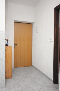 Zdjęcie z galerii obiektu Apartments with parking spaces Sveti Anton, Krk - 5288 w mieście Sveti Anton